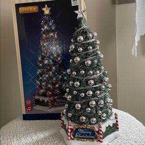 Lemax Illuminated Majestic Holiday Tree